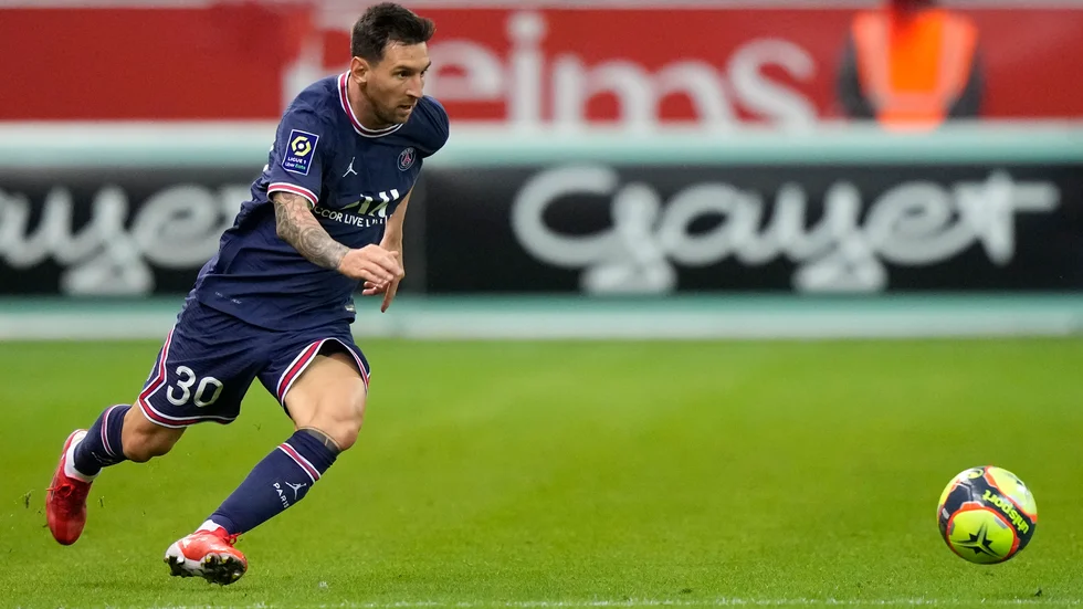 Lionel Messi debuterade för Paris Saint-Germain mot Reims.