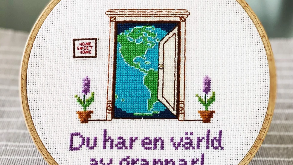 För det här broderiet fick Petra Hall pris för "Bästa tolkning". "Hon lyckas att med enkla medel ge oss en värmande och inspirerande tolkning av Kajs Atallahs citat", anser juryn.