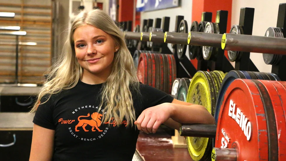 Alba Boström har kommit till Piteå för att stanna. "Det är här jag vill bygga mitt liv", säger 19-åringen som är Sveriges starkaste junior i sin viktklass.