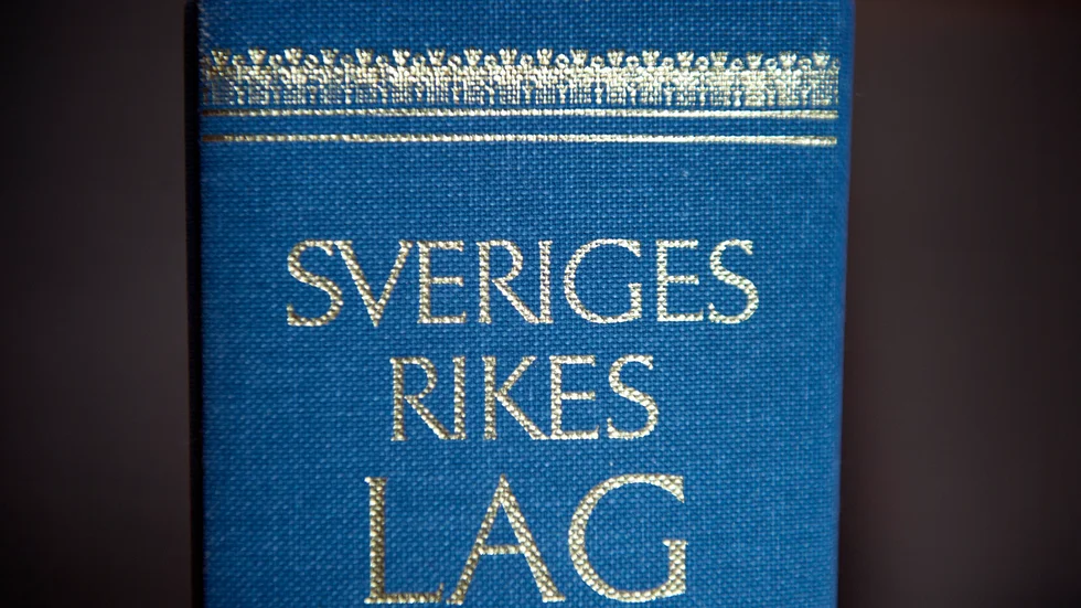 Om man INTE har någon kontakt med sitt eller sina barn bör de ju inte få ha rätten till att ärva skriver signaturen "Kenta".