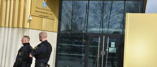 Stort polispådrag inför rättegång med HA-koppling – man åtalas för knivhuggning