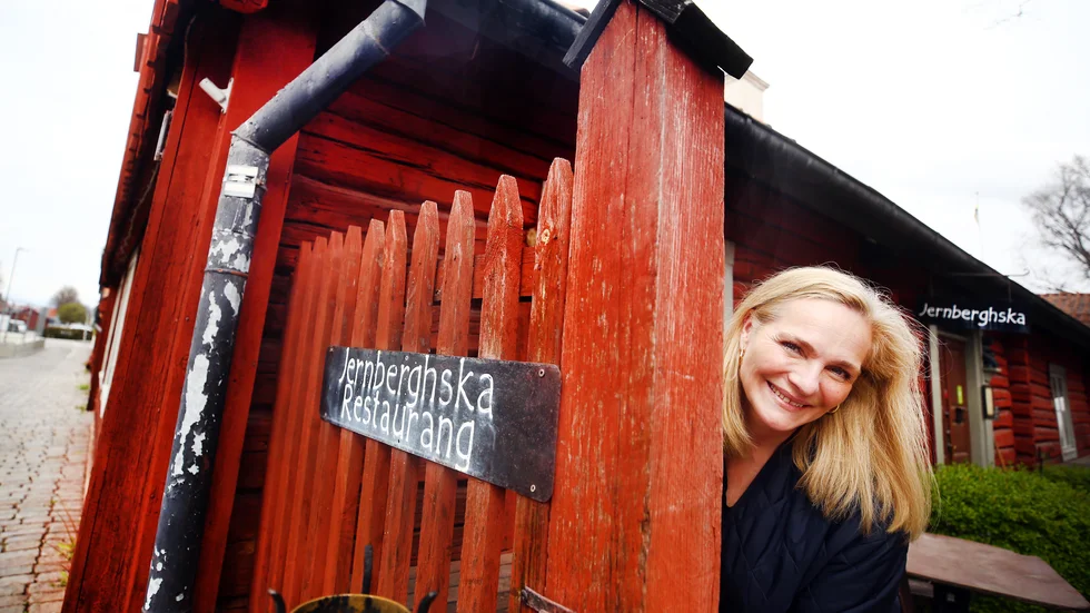 "Jernberghska är enligt mig ett magiskt ställe, dit gick man förr när man ville äta en finmiddag. Jernberghska har allt, det är facit på vad man vill ha, " säger Carina Adolfsson, ny ägare till Jernberghska.