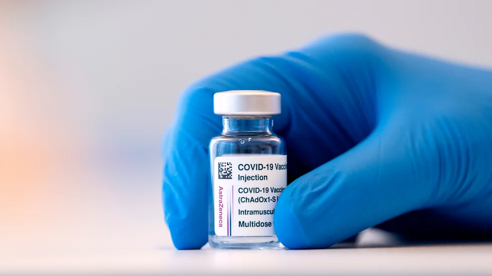 Astra Zeneca eller inget alls. Signaturen Vaccinlängtande tant vänder sig mot det omöjliga valet.
