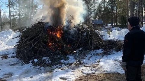 Majbrasan värmde gott i Anttis.