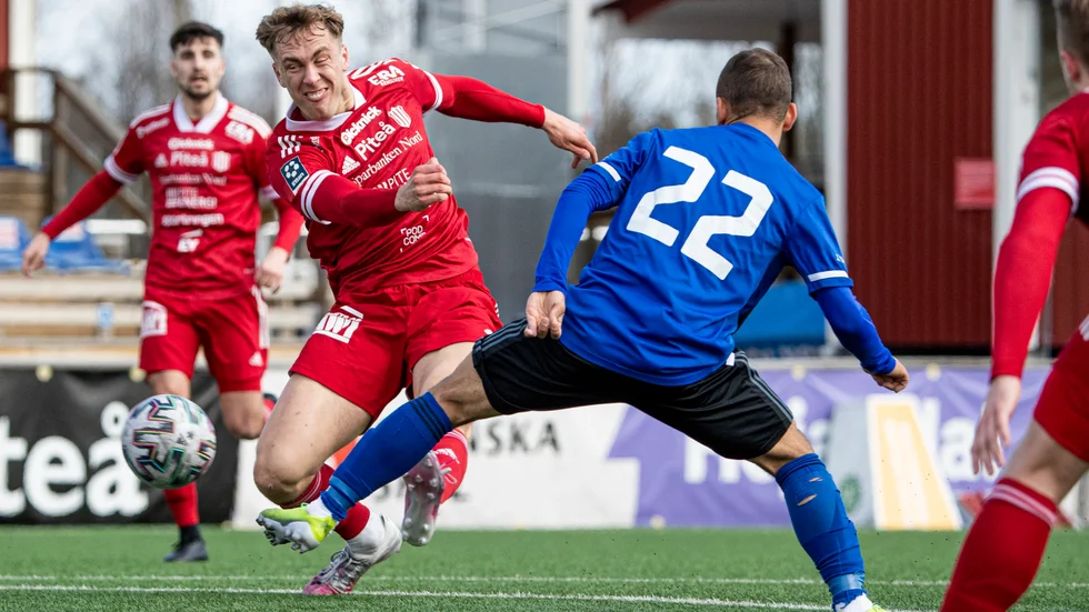 Marcus Fahlgren Hällström öste in bollar i Storfors AIK ifjol. I år har det blivit ett mål hittills i Piteå IF.