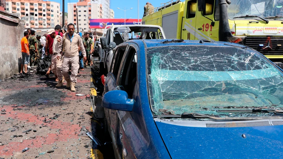 Flera personer dödades när guvernören i Aden, Jemen, utsattes för ett terrordåd.
