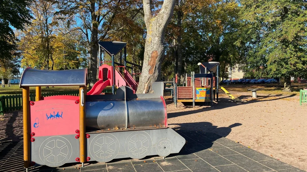 Lekplatsen i Övre hamnparken ska göras i ordning.