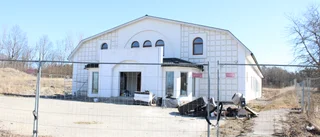 De ryter ifrån efter brott mot moskébygge och synagoga