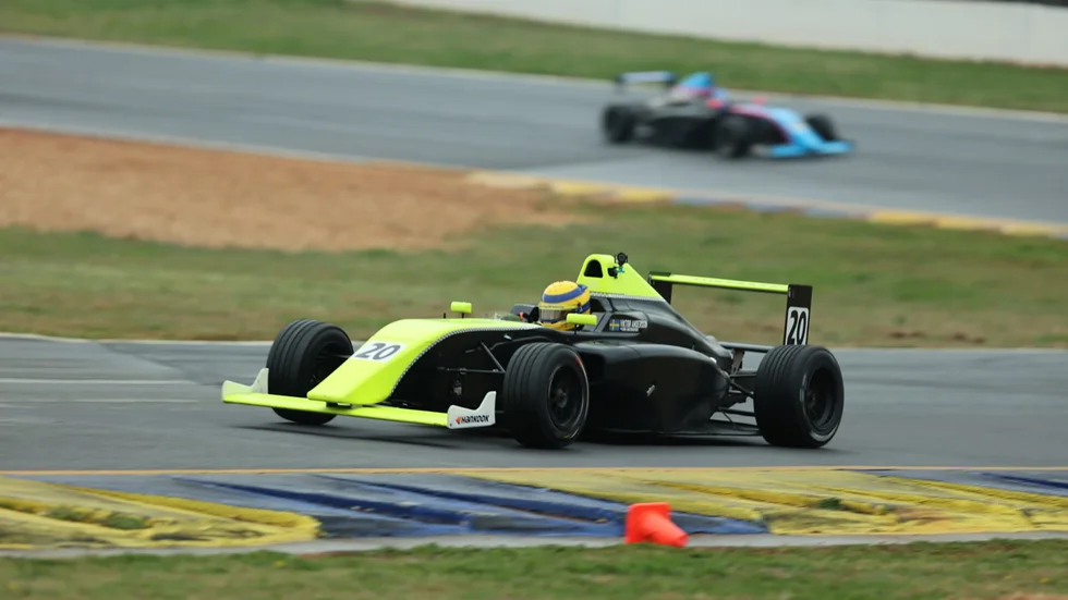 Viktor Andersson har nu tagit sina första poäng i Formel 4-serien i USA.