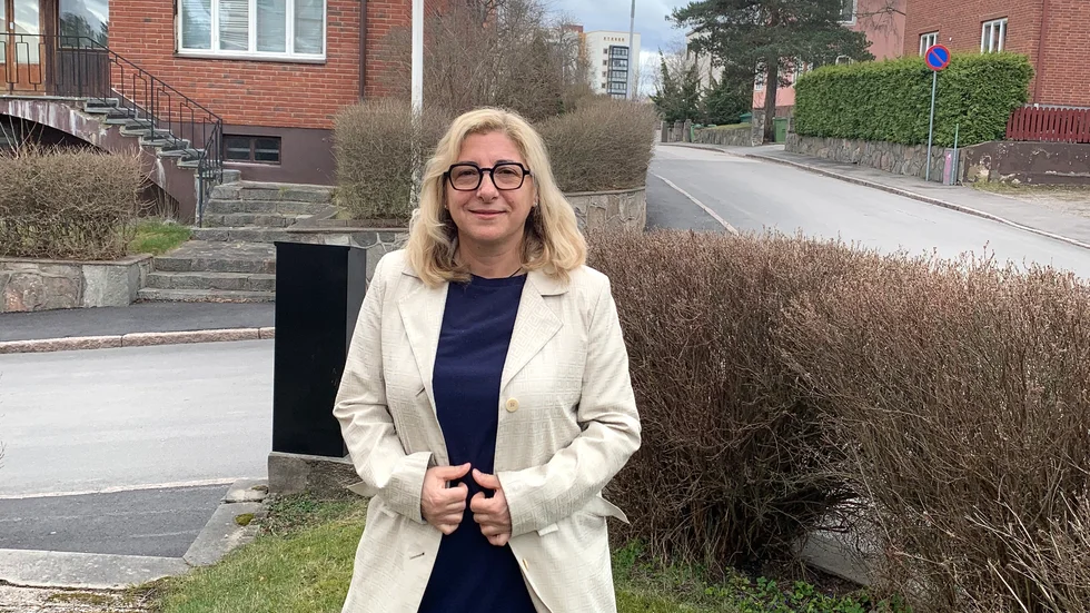Kommunalrådet Mona Kanaan (S) lämnar sina politiska uppdrag. Skälet är att hon varit svårt sjuk i covid och behöver hitta en balans i livet, säger hon.