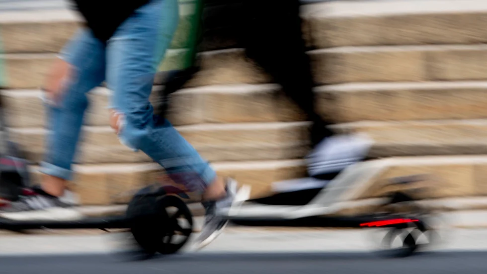 En elsparkcykel togs i beslag efter olyckan.