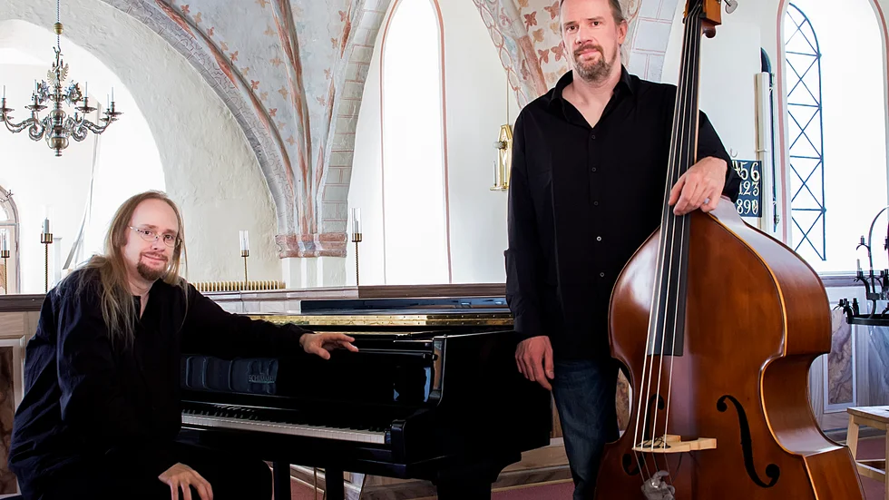 30 procent av publiken gråter när hårdrocksmusikerna Jens och Anders spelar pappas musik. "Kanske är de gamla folkvisorna de allra bästa svenska låtar som gjorts genom århundradena" säger Anders Johansson.