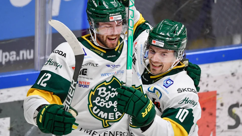 Björklövens Ryan Gropp (vänster) och Gerry Fitzgerald (höger) gjorde varsitt mål hemma mot HV71. Arkivbild.