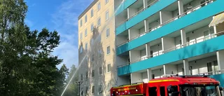 Räddningstjänsten släckte brand vid balkong
