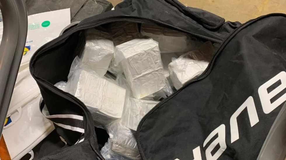När polisen slog till mot ett lager norr om Stockholm hittade de stora mängder cannabis som smugglats till Sverige från Spanien. Arkivbild.