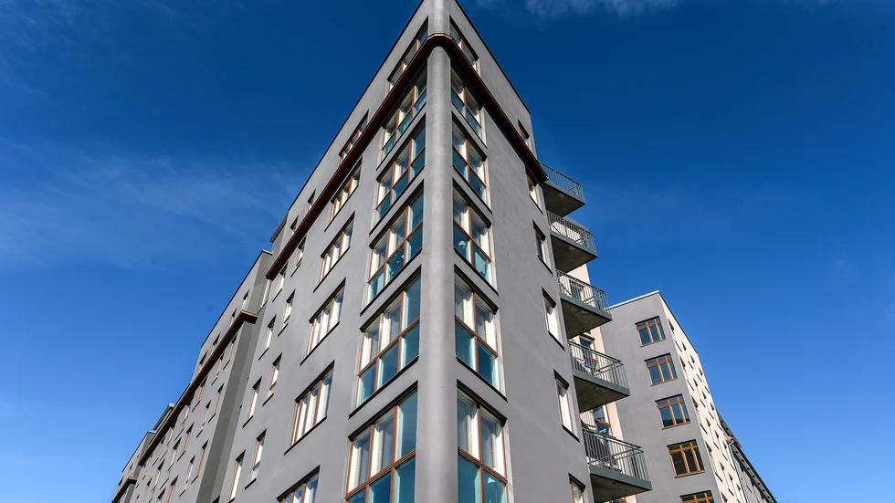 Ett växande bestånd av nya lägenheter med skyhög hyra kommer att dra upp hyresnivån i hela bostadsbeståndet, skriver Carl Åborg.