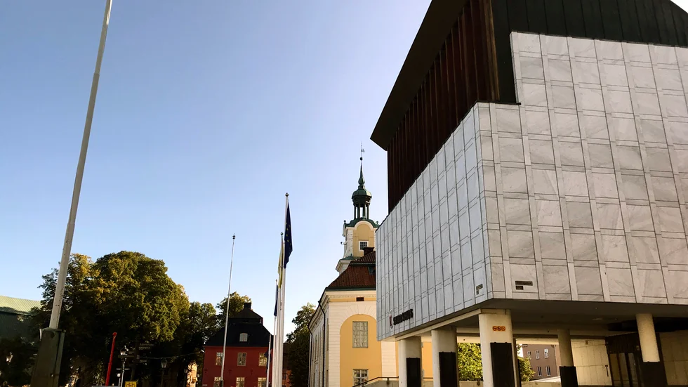 Öronmärkta statsbidrag med omfattande detaljstyrning och återrapportering kostar kommunerna i form av administration och krångel. Det blir en ineffektiv statlig baksätesstyrning av den lokala nivån.