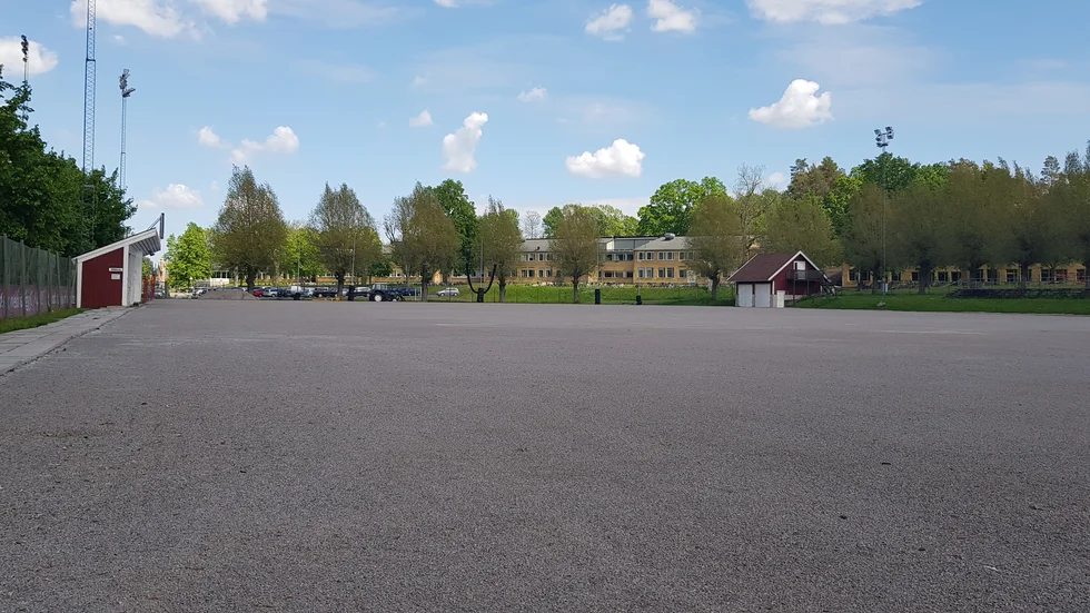 En av förutsättningarna för beslutet om kommunal borgen om tio miljoner för Åtvidabergs bandyklubb, var att kommunen genom egna investeringar skulle ta vara på energi från anläggningen och bland annat värma Alléskolan med. Nu har de planerna grusats.