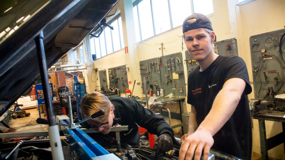 Fordonseleven Victor Albringer tog studenten från KTC som Sörmlands bästa bilmekaniker, efter toppresultat på yrkesprovet.