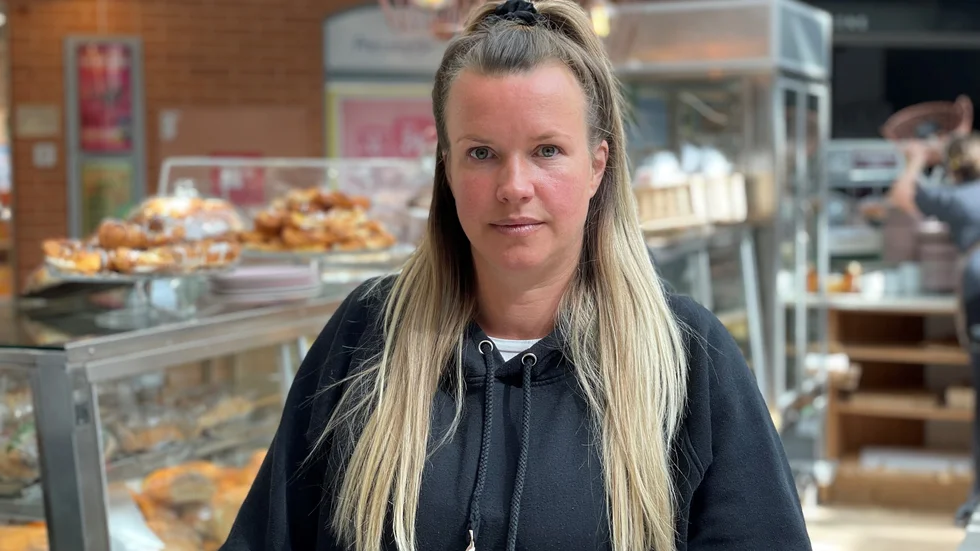 "Det är inte optimalt att vi får tränga ihop oss såhär, men som läget är blir det den bästa lösningen", säger Deborah Williams driver Elsas.