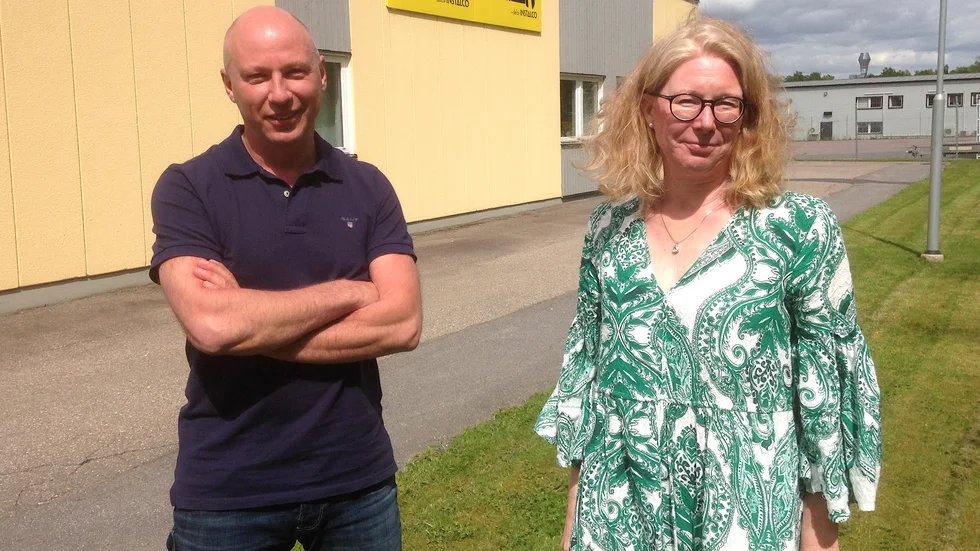 Peter Bengtsson, vd MSI-EL Motala och Åsa Gabrielsson verksamhetschef för elbranschens centrala yrkesnämnd, menar att pausningen kommer att få negativa följder.