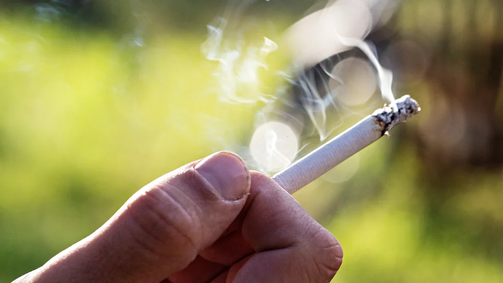 Cigarettrök är besvärande för andra.