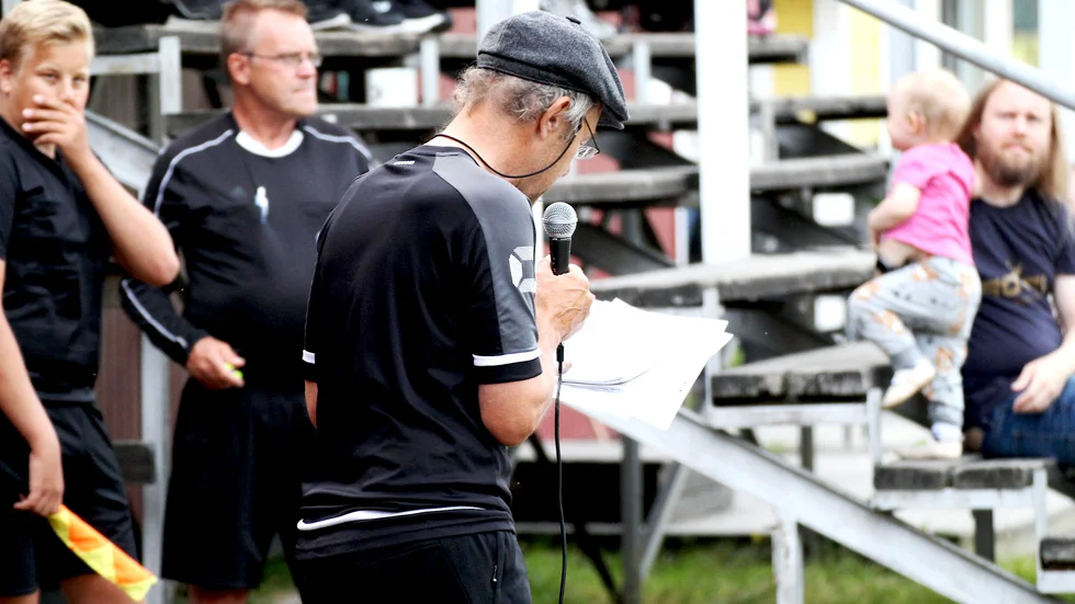 Under invigningsceremonin namngavs läktaren till Herbert Karlsson stand.