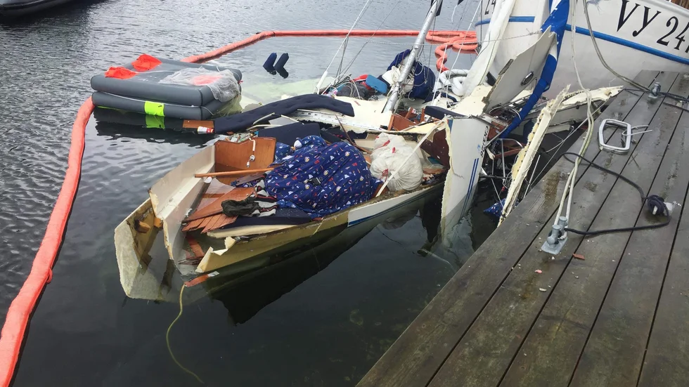 Segelbåten exploderade i Lauters gästhamn på söndagsmorgonen. 
