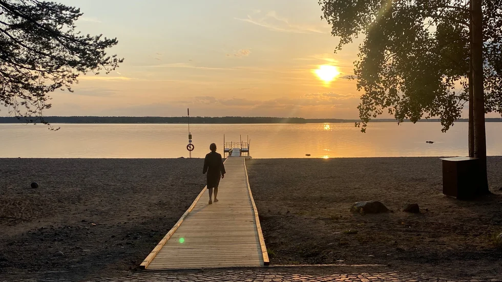 Gültzauudden i Luleå - här tar sig Malin Winberg gärna ett kvällsdopp i solnedgången.