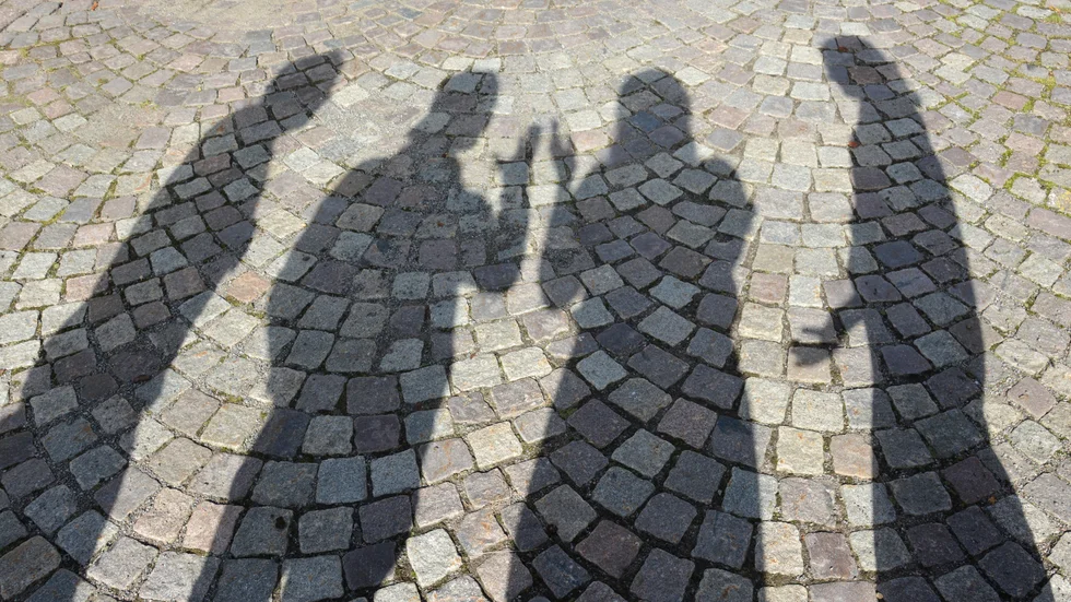 De anhöriga berättar om en skör situation. "Det räcker att några ur personalen är sjuka, lediga eller slutar så kan det snabbt haverera. Sådant som hygien och näringsintag kan försämras på ett par dagar. Vi och våra anhöriga har fått det bättre eftersom vi är påstridiga. De som inte har någon som oss, hur har dem det, frågar sig Linda.