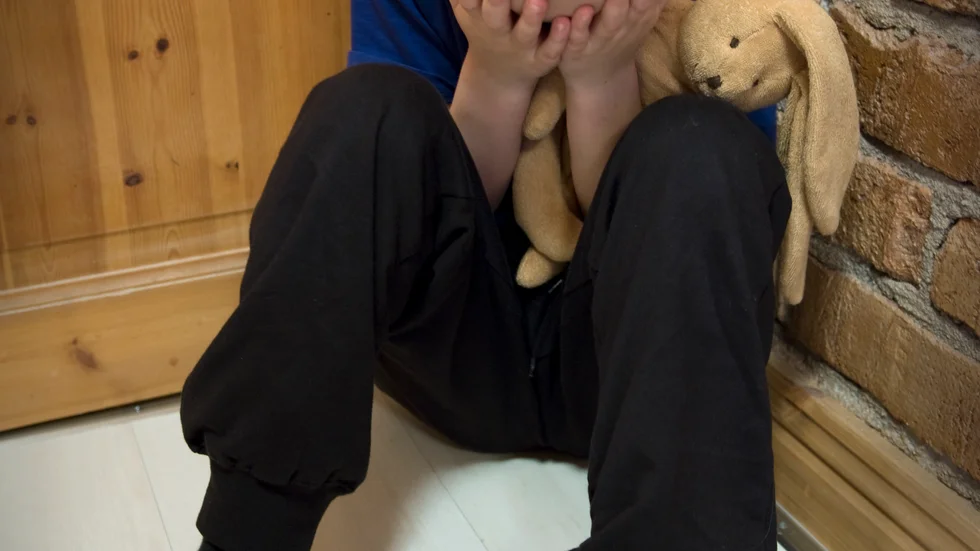 Mamman döms villkorligt och till samhällstjänst, för misshandel och olaga hot mot barn. Pojken på bilden har inget samband med artikeln.