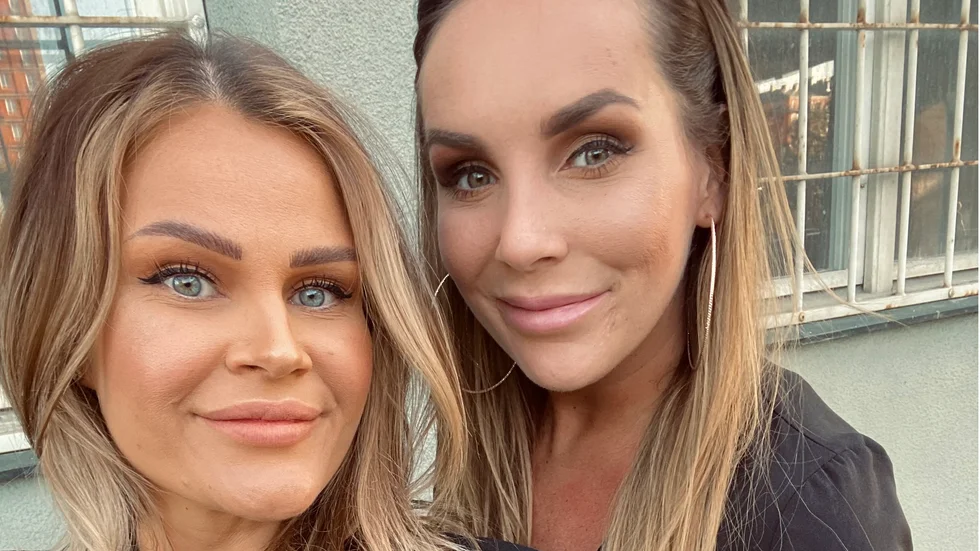 Micaela Savran och Jennifer Nilsson befinner sig i Alanya, när Turkiet drabbas av rasande skogsbränder