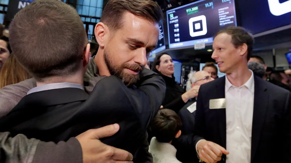 Squares grundare och vd Jack Dorsey efter att bolaget noterats på New York-börsen år 2015. Medgrundaren Jim McKelvey står till höger. Arkivbild.