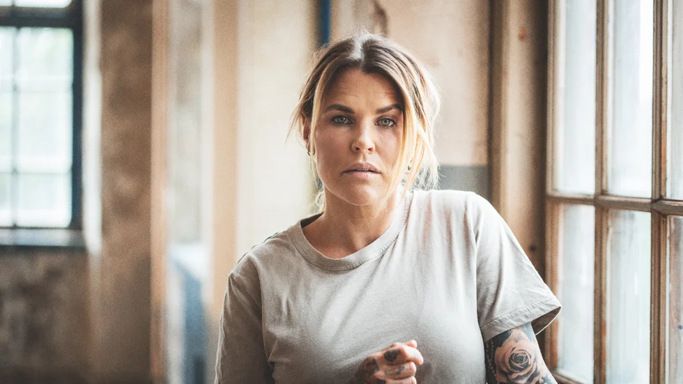 Mia Skäringer Lázár släpper sitt deutalbum "Maria" i oktober. Den 6 augusti kommer den första singeln "Aldrig nu", skriven av Molly Sandén. Pressbild.