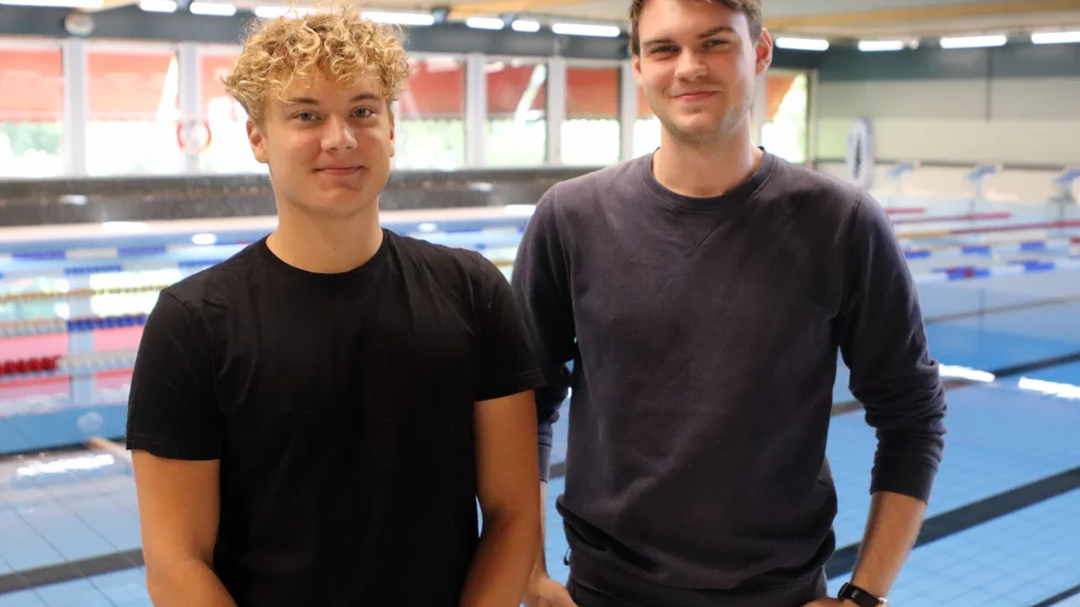 Olle Pettersson och Kevin Grahn trivs med att komplettera skolan med en internationell idrottsutbildning.
