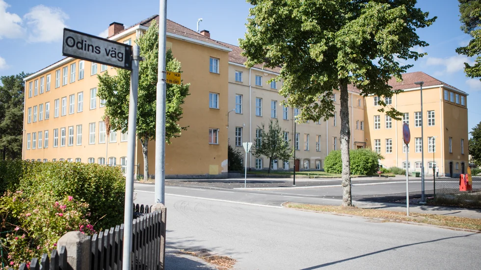 Järvenskolorna nås nu även via en infart från Vasavägen. 
