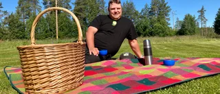 Rikard Nilsson kremerar tusentals sällskapsdjur i förbränningsugnen hemma på gården