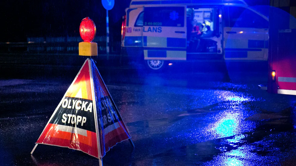 Två personer skadades svårt i en krock på onsdagkvällen.