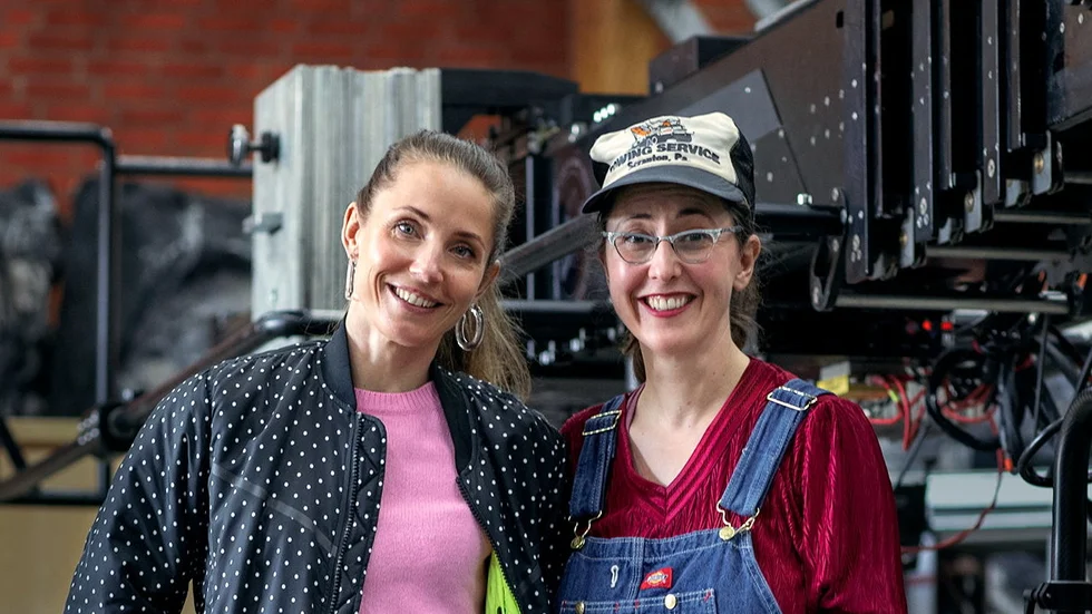 Regissör Tuva Novotny och fotograf Sophie Winqvist Loggins. Pressbild.