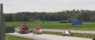 Fastnade i bilen efter olycka på E4 
