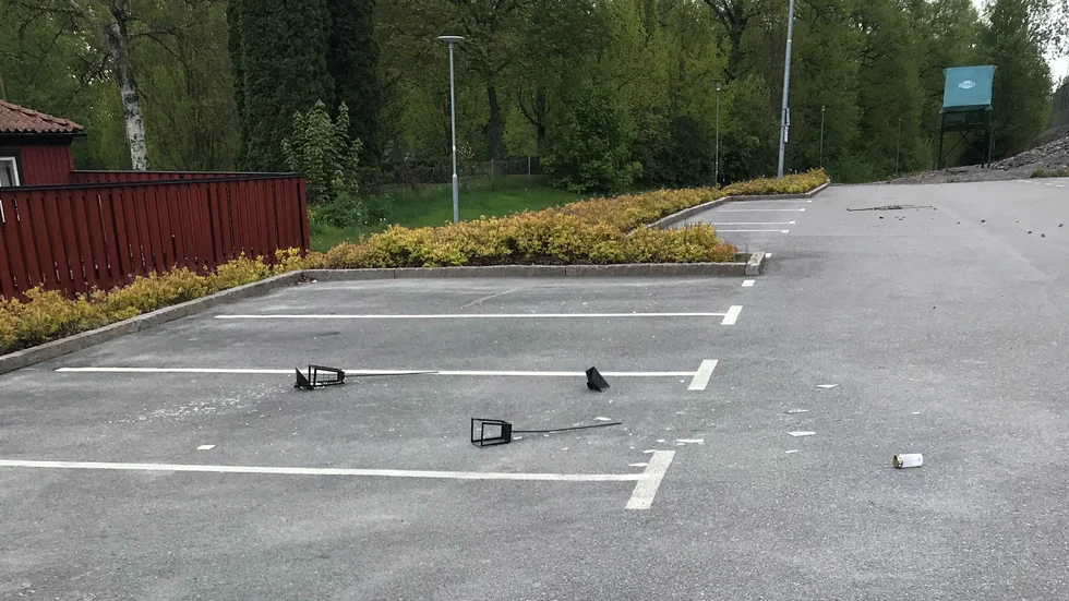 De lyktor som krossats har sannolikt inte tagits från någon grav, utan tros vara lyktor som plockats bort av personalen, tror Anna Qvarnström, kyrkogårdsmästare vid Strängnäs Domkyrkoförsamling.