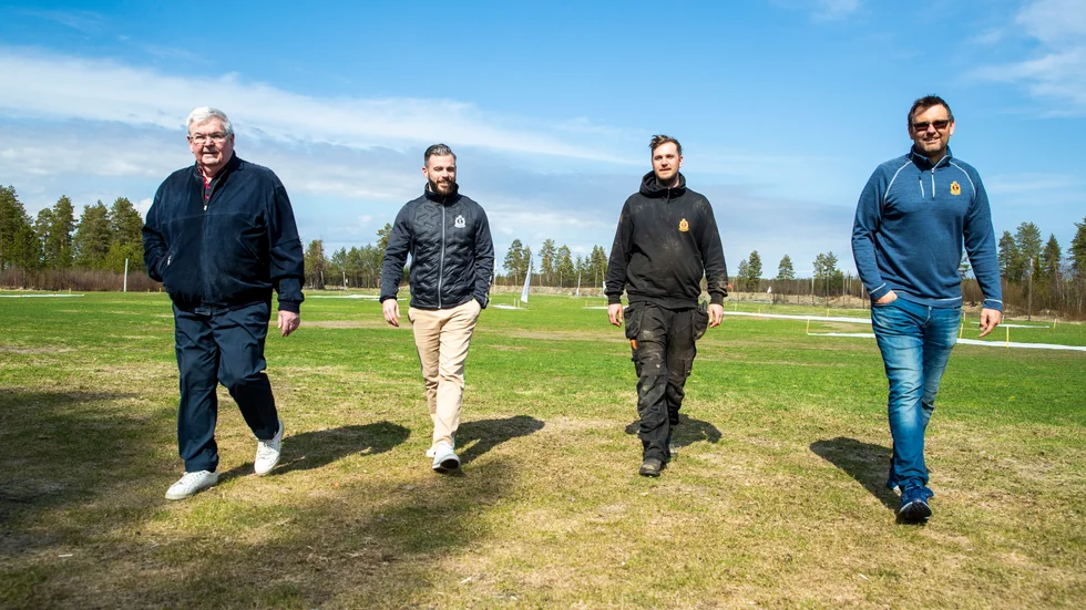 Kjell Hjelm, längst till vänster hyllar Gary Stewart, Linus Bylund och Adam Wozniaks arbete på golfklubben. "Vi har en pro (Stewart) som hjälper till med att skapa enormt mycket glädje. Vi har en duktig klubbchef (Wozniak) och en riktigt bra greenkeeper med hög kompetens (Bylund).