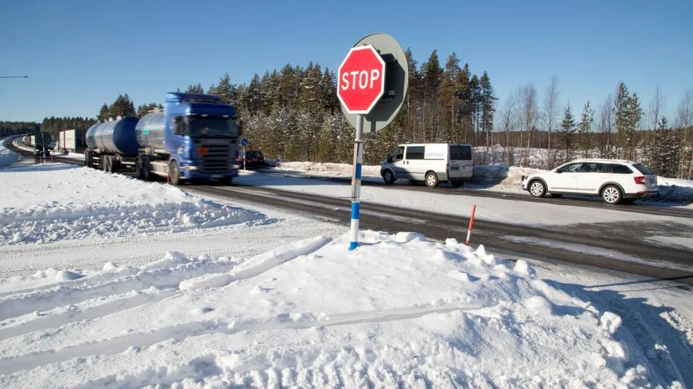 Rosvik södra. Seriekrocken inträffade inte precis i korsningen, men väl på E4 i närheten av Rosvik södra. (Arkivbild)