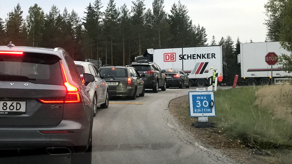 Bilköer har varit en vanlig syn vid riksväg 23/34 i samband med den senaste månadens asfalteringsarbeten.