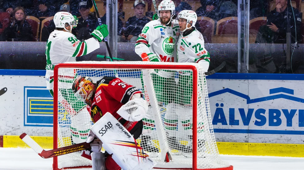 Rögles Daniel Zaar jublar efter sitt 0-3-mål i bortamatchen mot Luleå Hockey.