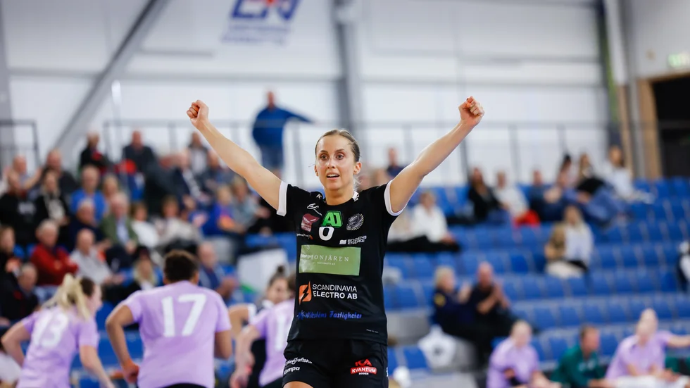 Boden Handboll IF vann bortamatchen mot Kroppskultur och återtog kvalplatsen till SHE. Nu återstår endast en enda match innan serien är färdigspelad.