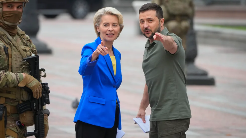 EU-kommissionens ordförande Ursula von der Leyen och Ukrainas president Volodymyr Zelenskyj vid ett möte i Kiev i september.