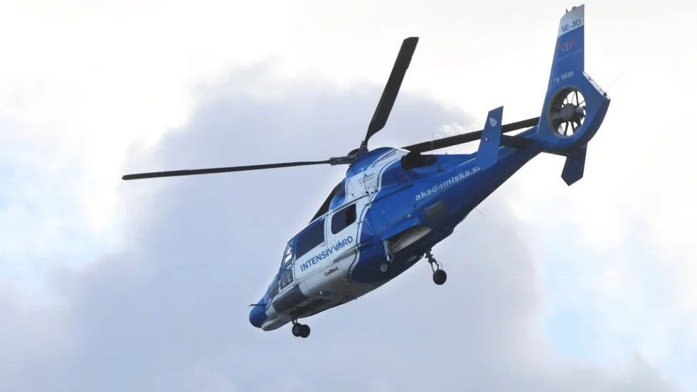 Två personer flögs till Gällivare sjukhus med ambulanshelikopter efter en helikopterkrasch utanför Porjus. (Arkivbild)