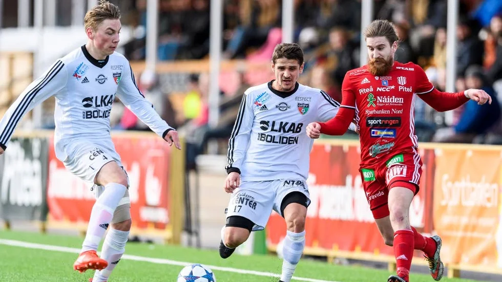 LÖPSTARK. Joachim Olofsson spelade 90 minuter under sin första division två match från start i PIF-tröjan. Han svarade för en stark prestation på vänsterkanten.
