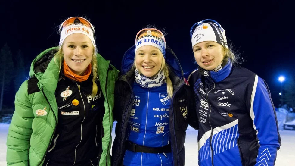 MEDALJ. Trion som tog medalj i SM-sprinten. Från vänster: Jennie Öberg, Jonna Sundling och Evelina Settlin.